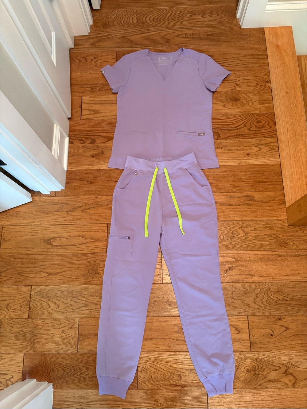Women’s Figs Scrub Set (top and joggers)